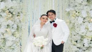 Amanda-dan-Kenny-memberikan-souvenir-pernikahan-dalam-jumlah-banyak-dan-bernilai-fantastis.jpg