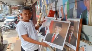 Amir-Pedagang-Foto-Prabowo-Gibran.jpg