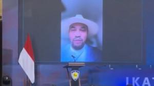 Anggota-Komisi-I-DPR-RI-Ahmad-Sahroni-muncul-mengenakan-topi-bundar-warna-putih-dan-b.jpg