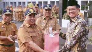 Asisten-II-Setda-Kabupaten-Muara-Enim-Ahmad-Yani-Heriyanto-Purna-Bakti-Pemkab-Beri-Apresiasi.jpg