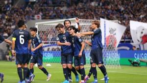 Ayase-Ueda-dan-pemain-Jepang-merayakan-gol-pada-pertandingan-Kualifikasi-Piala-Dunia-2026.jpg