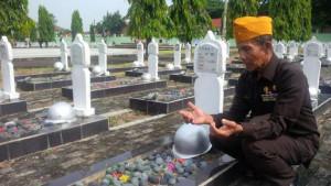 Bacaan-Doa-Ziarah-Kubur-Makam-Pahlawan-Peringati-Hari-Pahlawan-Nasional-2025.jpg