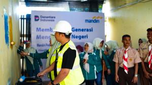 Bank-Mandiri-Region-IISumatera-2-akan-memperkuat-sarana-dan-prasarana-di-2-dua-sekolah.jpg