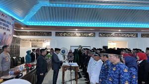 Bupati-Empat-Lawang-Joncik-Muhammad-saat-melantik-dan-mengambil-sumpah-para.jpg