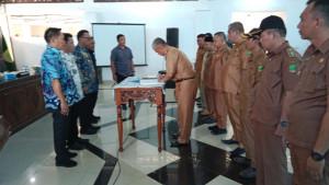 Bupati-Empat-Lawang-Kumpulkan-Kades-dan-Poldes-Tekankan-Peran-Dalam-Menjaga-Keamanan-Wilayah.jpg