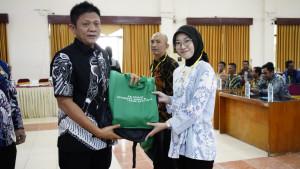 Bupati-Enos-Dorong-Ekonomi-Kreatif-di-OKU-Timur.jpg