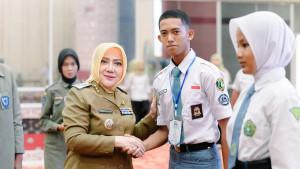 Bupati-Musi-Rawas-Hj-Ratna-Machmud-ketika-membuka-Latihan-Kepemimpinan-Siswa.jpg