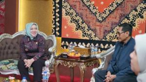 Bupati-Musi-RawasHj-Ratna-Machmud-ketika-menyambut-kunjungan-kerja-Ombudsman-RI.jpg