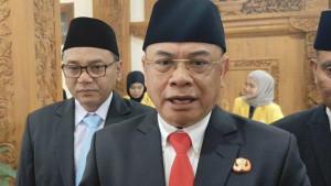 Bupati-Pati-Sudewo-saat-diwawancarai-awak-media.jpg