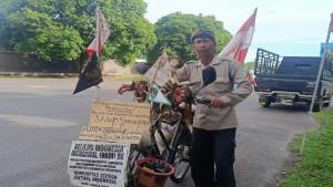 Cerita-Untung-Warga-Asal-Yogyakarta-Kayuh-Sepeda-Berhias-Topeng-Keliling-Indonesia-Singgah-di-OKI.jpg