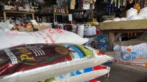 Daftar-Harga-Bahan-Kebutuhan-Pokok-di-Pasar-Pulau-Mas-Empat-Lawang-Beras-SPHP-Bulog-Rp-125-Ribu.jpg