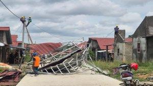 Detik-detik-Angin-Puting-Beliung-di-Prabumulih-Hantam-26-Rumah-Ada-Petir-dan-Ledakan-Gardu-Listrik.jpg