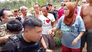 Detik-detik-Mengerikan-Saat-Balita-Disandera-di-Empat-Lawang-Pisau-Menempel-di-Leher-Ibu-Histeris.jpg