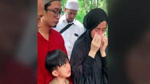 Di-depan-makam-Kaisar-Wox-mengenang-percakapan-terakhirnya-deng.jpg