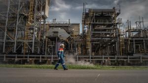 Di-usia-lebih-dari-satu-abad-Kilang-Pertamina-Plaju.jpg