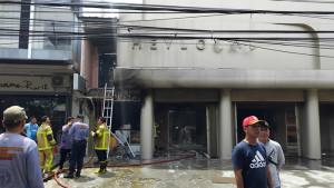 Diduga-Lupa-Matikan-Kompor-Toko-Pakaian-Sekaligus-Kafe-di-Jalan-Sumpah-Pemuda-Palembang-Terbakar.jpg