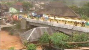 Dua-korban-hanyut-banjir-bandang-OKU-Selatan-Sumsel-ditemukan-selamat.jpg