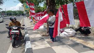 Fenomena-Bendera-One-Piece-Viral-Penjual-Bendera-Merah-Putih-di-Palembang-Optimis-Tak-Terdampak.jpg