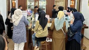 Harga-Emas-di-Palembang-Kian-Melejit-9-Oktober-2025-Sentuh-Hingga-Rp-13-Juta-Persuku.jpg