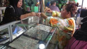 Harga-Emas-di-Palembang-Melambung-Tinggi-Kini-Perhiasan-Perak-Jadi-Primadona-Baru-Masyarakat.jpg