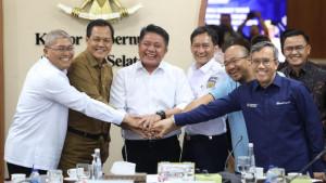 Herman-Deru-Tegaskan-Pentingnya-Kolaborasi-untuk-Percepatan-Pembangunan-Fly-Over-di-Muara-Enim.jpg