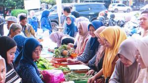 Jaga-Stabilitas-Harga-dan-Tekan-Inflasi-Pemkab-OKI-Gelar-Pasar-Murah-di-Pasar-Kayuagung.jpg