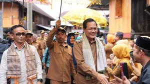 Jalankan-Program-Bunga-Desa-Bupati-Muara-Enim-Janji-Jalan-Pulau-Panggung-Segamit-Bakal-Dilebarkan.jpg