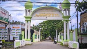 KH-Abdul-Karim-pemilik-Pondok-Pesantren-Lirboyo-Kediri-Jawa-Timur-jadi-sorotan-setelah-di-teng.jpg