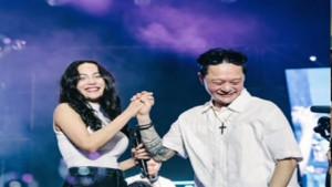 Kabar-bahagia-datang-dari-Erika-Carlina-yang-baru-saja-resmi-dilamar-sang-kekasih-DJ-Bravy-d.jpg
