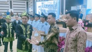 Kantor-BPN-OKI-menyerahkan-simbolis-1500-sertifikat-tanah-2025.jpg