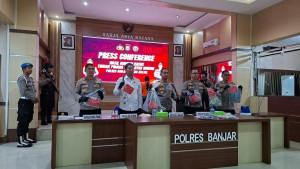 Kapolres-Banjar-AKBP-Dr-Fadli-dalam-memberikan-keterangan.jpg