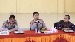 Kapolres-Ogan-Ilir-AKBP-Bagus-Suryo-Wibowo-tengah-memberi-sambutan.jpg