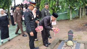 Kapolres-Ogan-Ilir-Jadi-Inspektur-Upacara-Hari-Pahlawan-di-TMP-Ksatria-Seguguk.jpg
