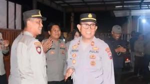 Kapolsek-Iptu-Suherdi-saat-baru-tiba-di-Mako-Polsek-Sempol-Ijen-usai-dibawa-ke-D.jpg