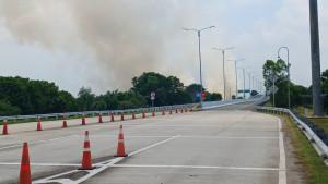 Kebakaran-Lahan-Terjadi-Lagi-di-Dekat-Tol-Palindra-KM-11-Asap-Pekat-Membumbung-Tinggi.jpg