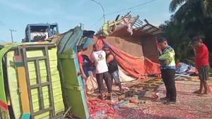 Kecelakaan-Beruntun-2-Truk-VS-Pikap-Pagi-ini-Jalintim-Palembang-Betung-Macet.jpg