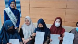 Kejari-Terima-Uang-Pengembalian-Kasus-Korupsi-di-Dispora-OKI-Sebesar-Rp-140-Juta-Dari-4-Terdakwa.jpg