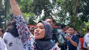 Kericuhan-yang-terjadi-saat-proses-rekonstruksi-kasus.jpg