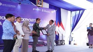 Kerupuk-dan-Gula-Aren-Go-Internasional.jpg