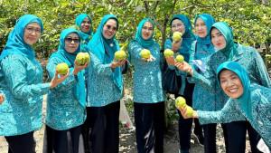 Ketua-TP-PKK-Empat-Lawang-Kunjungi-Desa-Bandar-Aji-Dukung-Budidaya-Jambu-Kristal.jpg