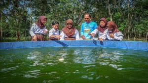 Kilang-Pertamina-Plaju-Bangkitkan-Semangat-Generasi-Muda-dalam-Budidaya-Ikan-Lokal.jpg