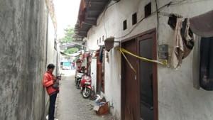 Kondisi-depan-rumah-kos-Tersangka-Alvi-di-Jalan-Lidah-Wetan-Gang-1-Lidah-Lakarsantri.jpg