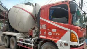Kronologi-Ibu-Muda-di-Palembang-Tewas-Diserempet-Truk-Molen-Hendak-Nyalip-Anaknya-Nangis-di-Jalan.jpg