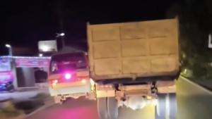 MELARIKAN-DIRI-Sebuah-dump-truk-melarikan-diri-u.jpg