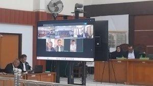 Mantan-Gubernur-Sumsel-Herman-Deru-datang-via-zoom-Dalam-sidang-lanjutan-dugaan.jpg