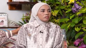 Melda-Safitri-tak-kuasa-menangis-saat-mencerikan-kejadian-yang-dialaminya-diceraikan-suaminya.jpg