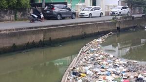 Meski-Dilarang-Buang-Sampah-Sembarangan-Nyatanya-Aliran-Sub-DAS-Bendung-Palembang-Dipenuhi-Sampah.jpg