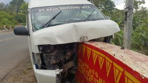 Mobil-Hiace-saat-mengalami-kecelakaan-di-jalan-Jendral-Ahmad-Yani-Lubuklinggau.jpg