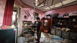 Nafsiah-48-warga-Pamulang-mengungkapkan-sebelum-ledakan-terjadi-ada-benda-j.jpg