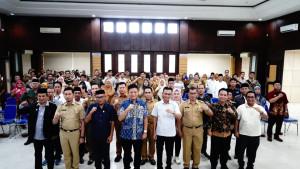 PENGUKUHAN-Bupati-OKU-Timur-Ir-H-Lanosin-bersama-Kepala-Bappeda-dan-Litbang-Mariu.jpg